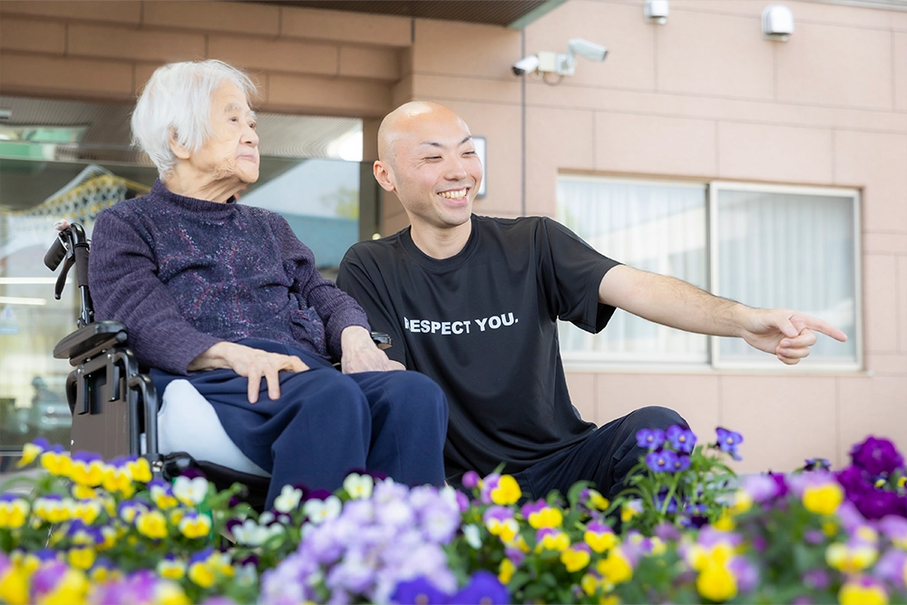 介護職　原 知輝さん